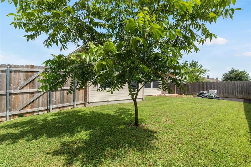 112 Bridlewood Street, Azle TX 76020 - Photo 32