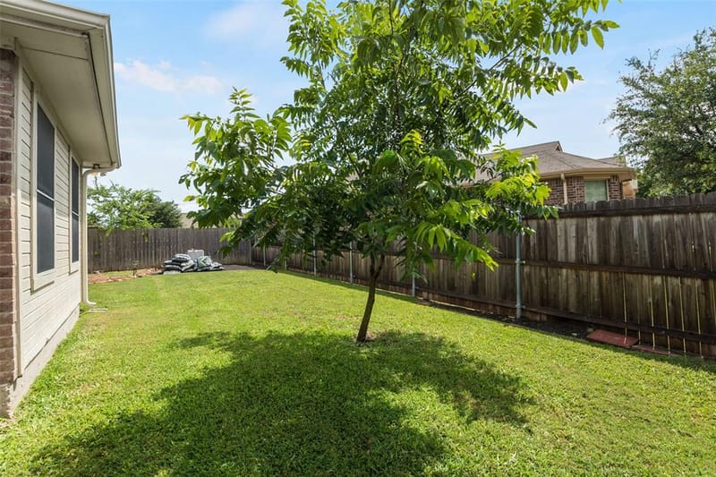 112 Bridlewood Street, Azle TX 76020 - Photo 34