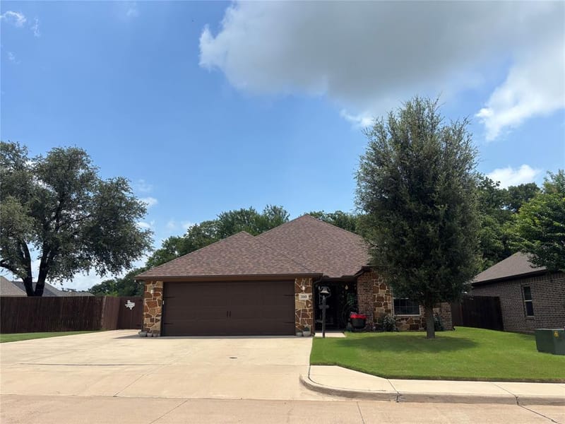 310 Donna Circle, Granbury TX 76049