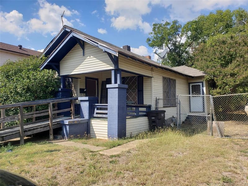 1475 E Morphy Street, Fort Worth TX 76104 - Photo 2