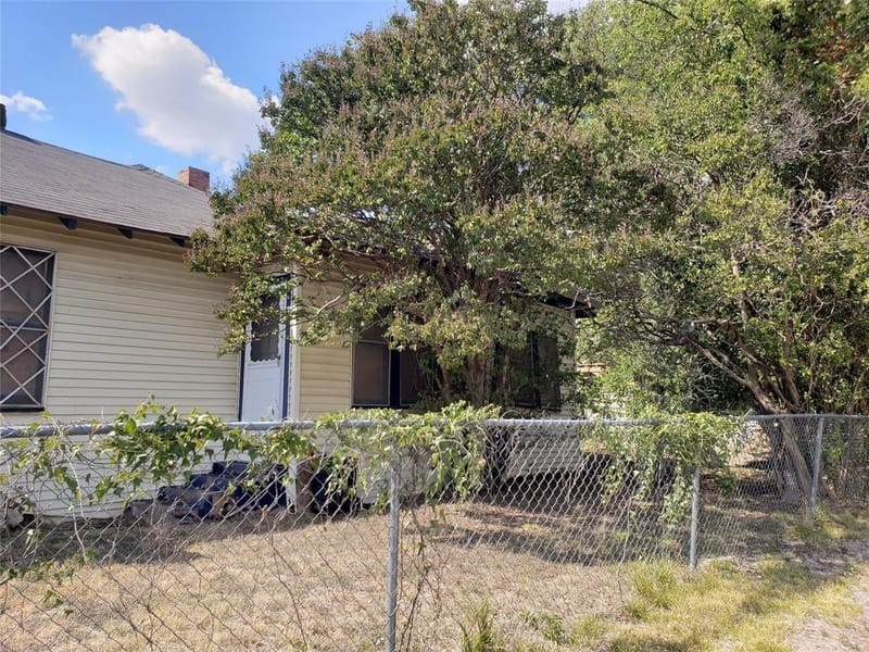 1475 E Morphy Street, Fort Worth TX 76104 - Photo 3