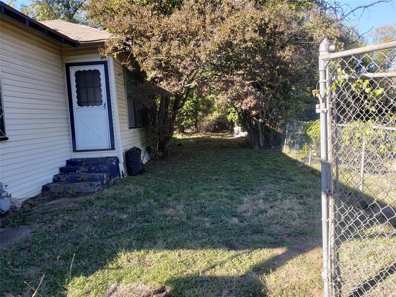 1475 E Morphy Street, Fort Worth TX 76104 - Photo 4