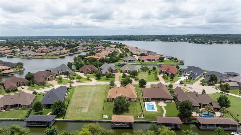 1011 Sunset Bay Court, Granbury TX 76048 - Photo 32