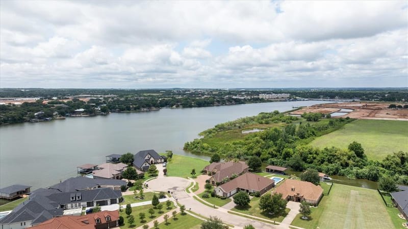 1011 Sunset Bay Court, Granbury TX 76048 - Photo 34
