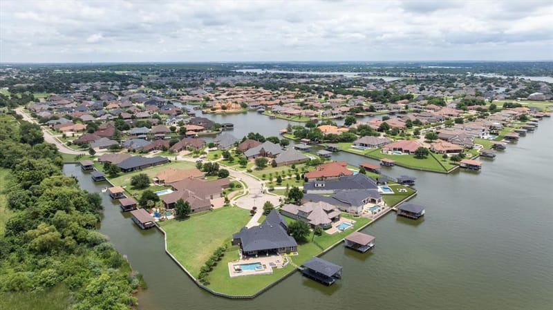 1011 Sunset Bay Court, Granbury TX 76048 - Photo 33