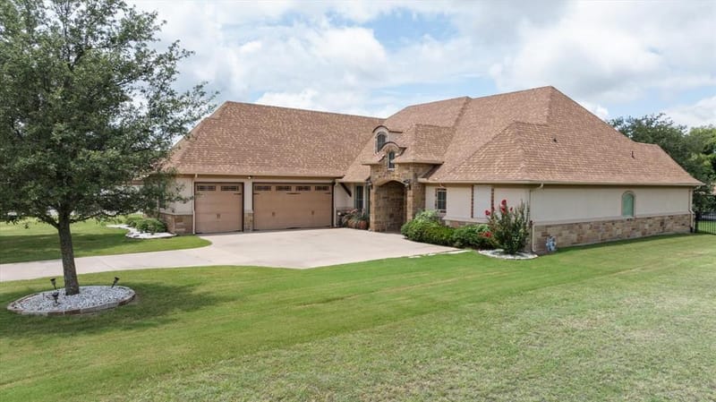 1011 Sunset Bay Court, Granbury TX 76048 - Photo 35