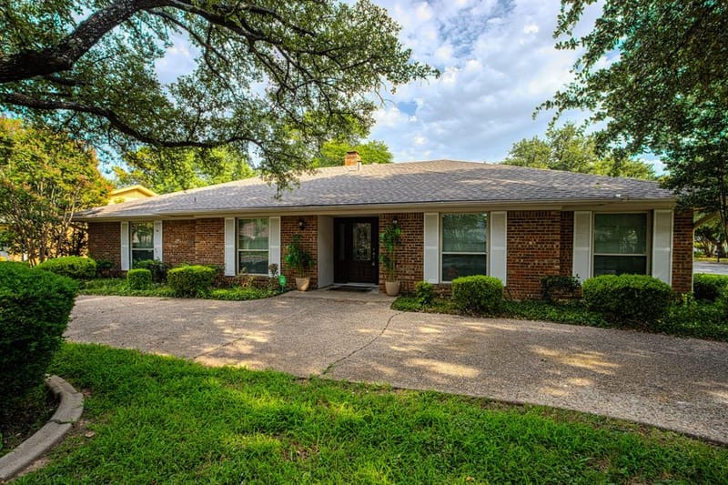 2110 Juanita Drive, Arlington TX 76013 - Photo 3