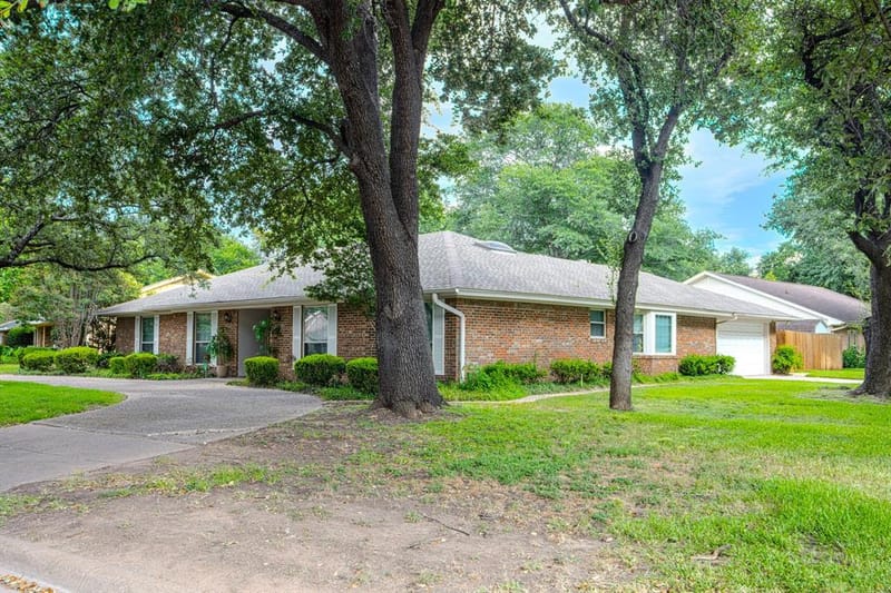 2110 Juanita Drive, Arlington TX 76013 - Photo 5