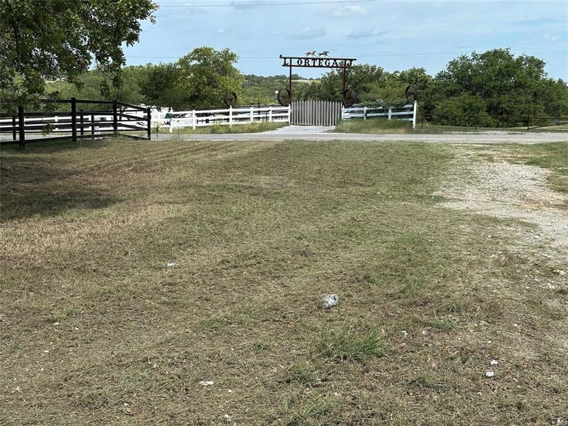 570 Big Salty Lane, Springtown TX 76082 - Photo 8