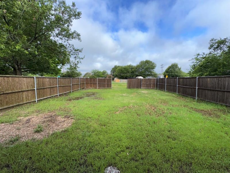 513 S Carter Street, Whitewright TX 75491 - Photo 14