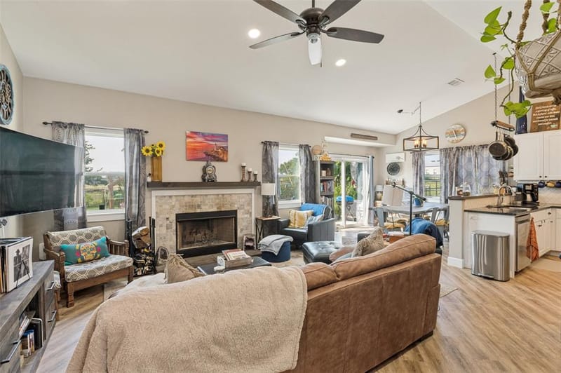 1052 Meandering Way, China Spring TX 76633 - Photo 6