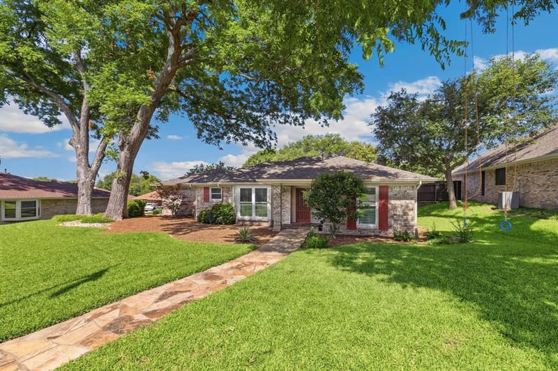 109 Crestwood Drive, Rockwall TX 75087 - Photo 2