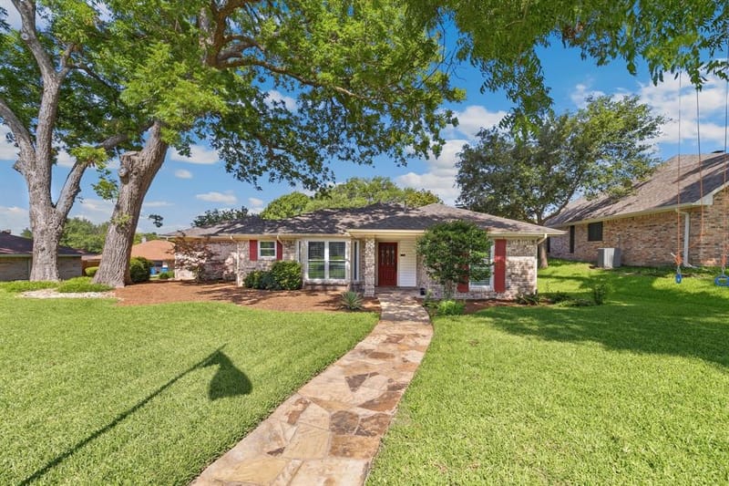 109 Crestwood Drive, Rockwall TX 75087 - Photo 3