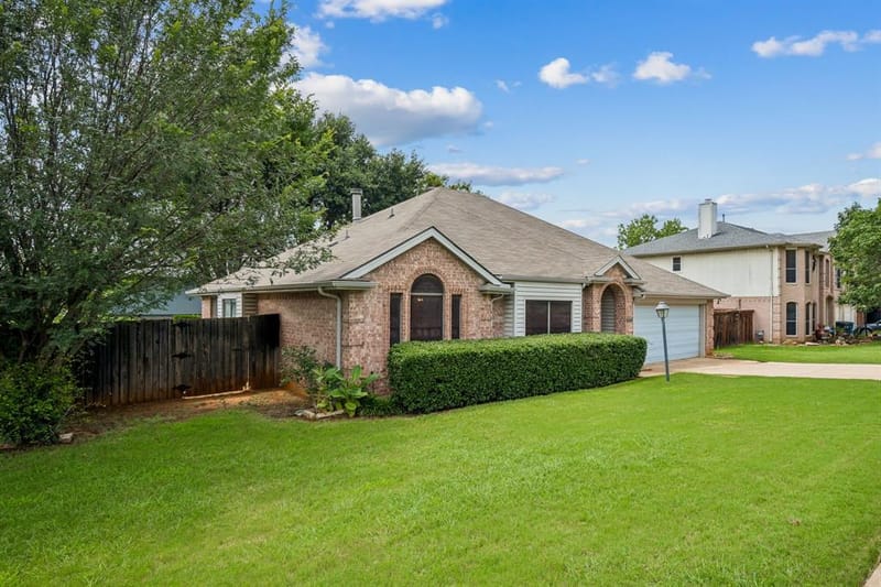 2612 Fountainview Drive, Corinth TX 76210 - Photo 2