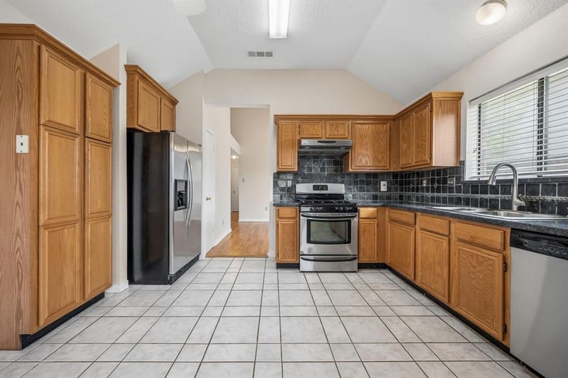 2612 Fountainview Drive, Corinth TX 76210 - Photo 12