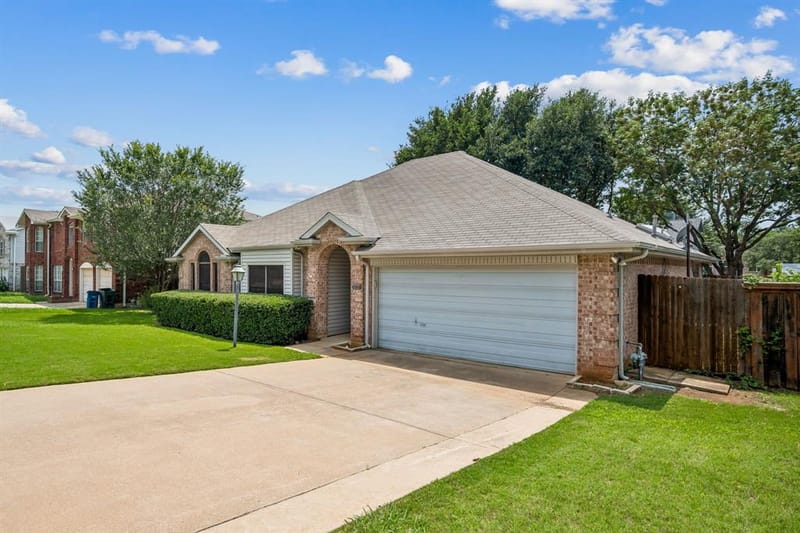 2612 Fountainview Drive, Corinth TX 76210 - Photo 3