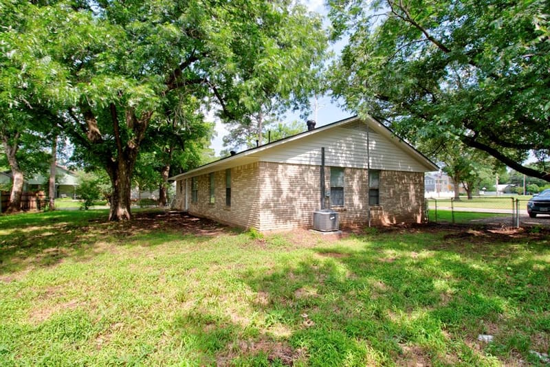 327 W Mckinney Street, Pilot Point TX 76258 - Photo 23