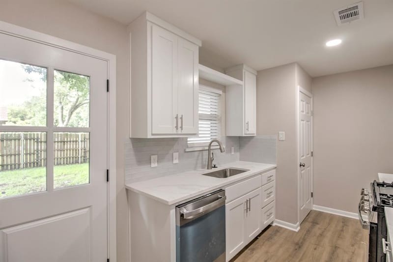 327 W Mckinney Street, Pilot Point TX 76258 - Photo 12