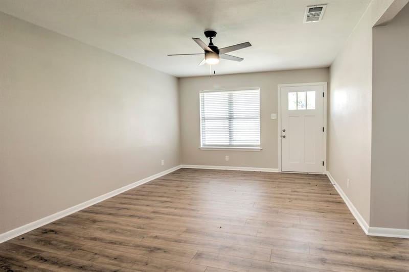 327 W Mckinney Street, Pilot Point TX 76258 - Photo 7