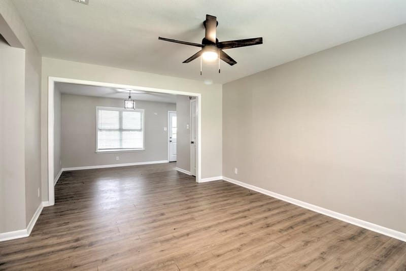 327 W Mckinney Street, Pilot Point TX 76258 - Photo 5
