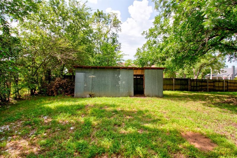 327 W Mckinney Street, Pilot Point TX 76258 - Photo 24