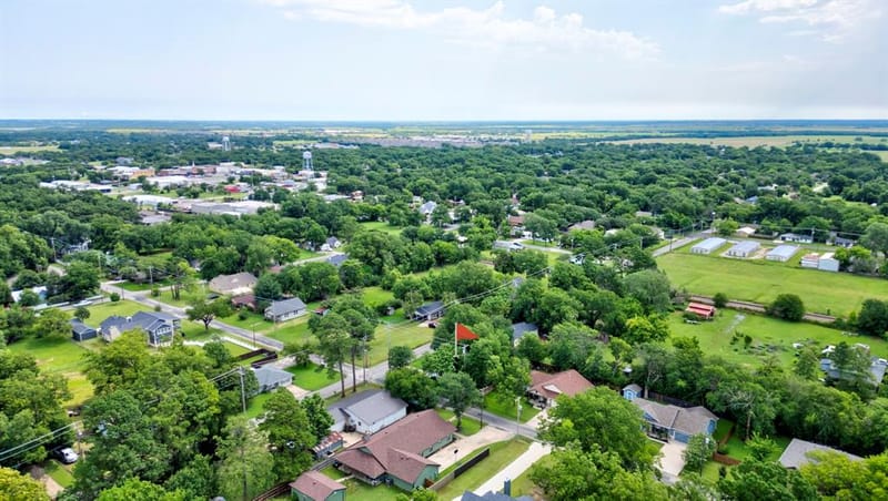 327 W Mckinney Street, Pilot Point TX 76258 - Photo 29