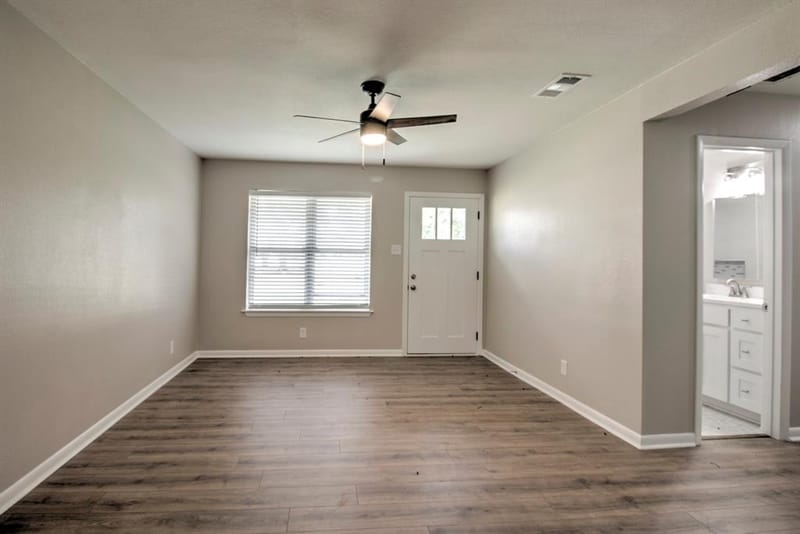 327 W Mckinney Street, Pilot Point TX 76258 - Photo 8