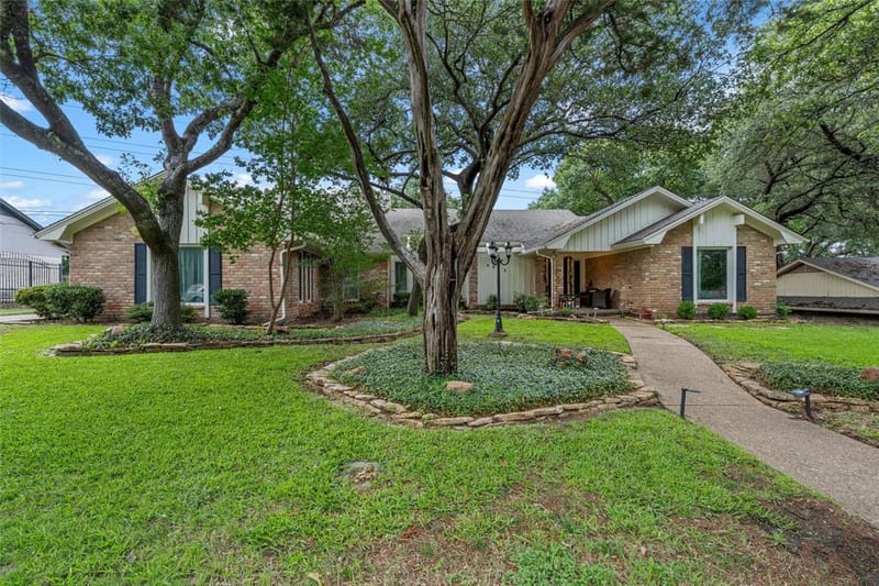 9913 Burgundy Lane, Woodway TX 76712 - Photo 2