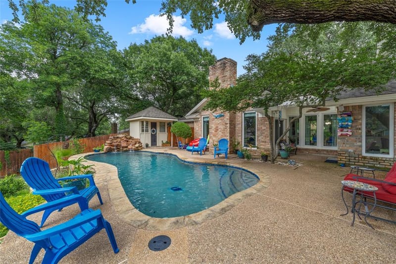 9913 Burgundy Lane, Woodway TX 76712 - Photo 26