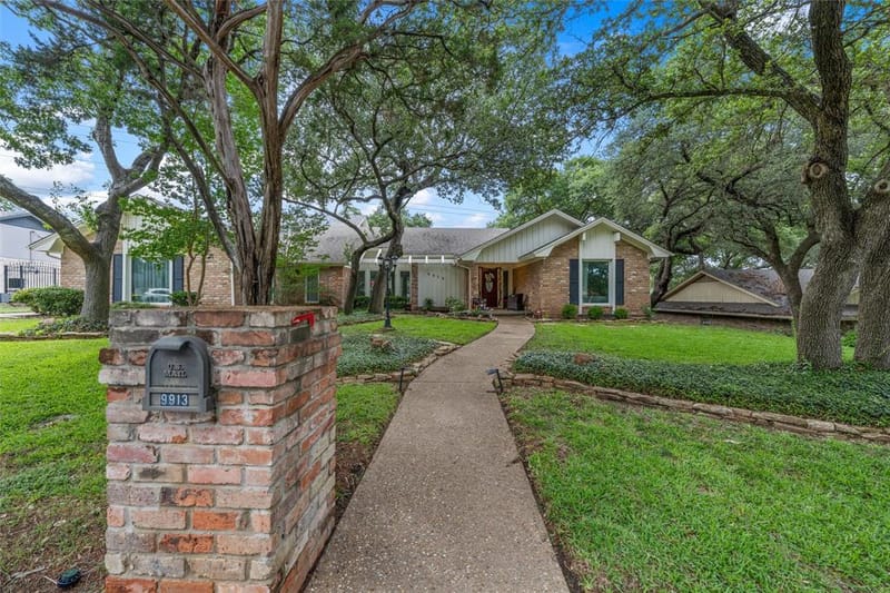 9913 Burgundy Lane, Woodway TX 76712 - Photo 3