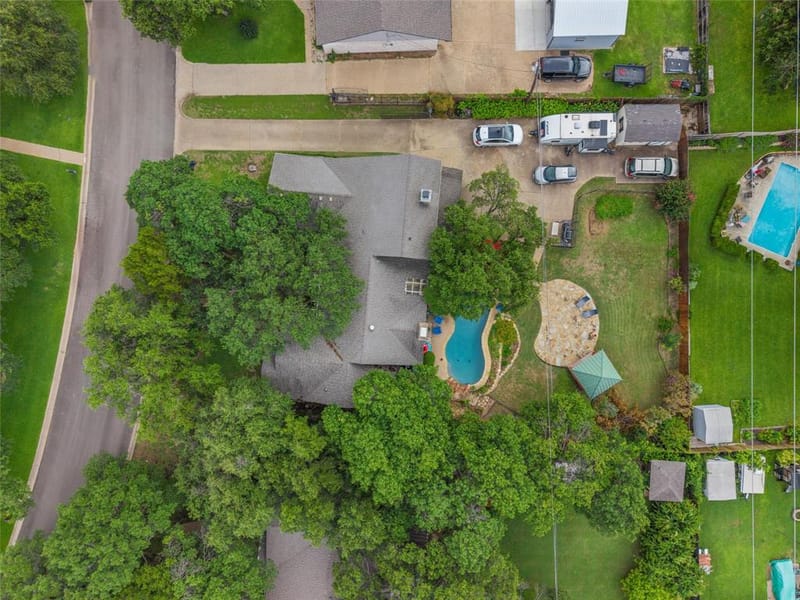 9913 Burgundy Lane, Woodway TX 76712 - Photo 34