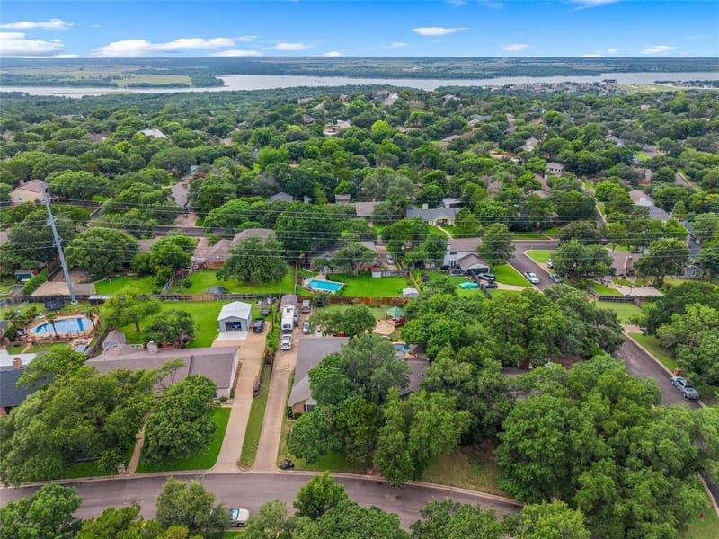 9913 Burgundy Lane, Woodway TX 76712 - Photo 31