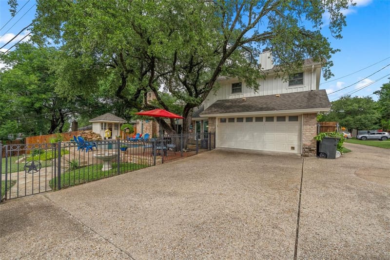 9913 Burgundy Lane, Woodway TX 76712 - Photo 29