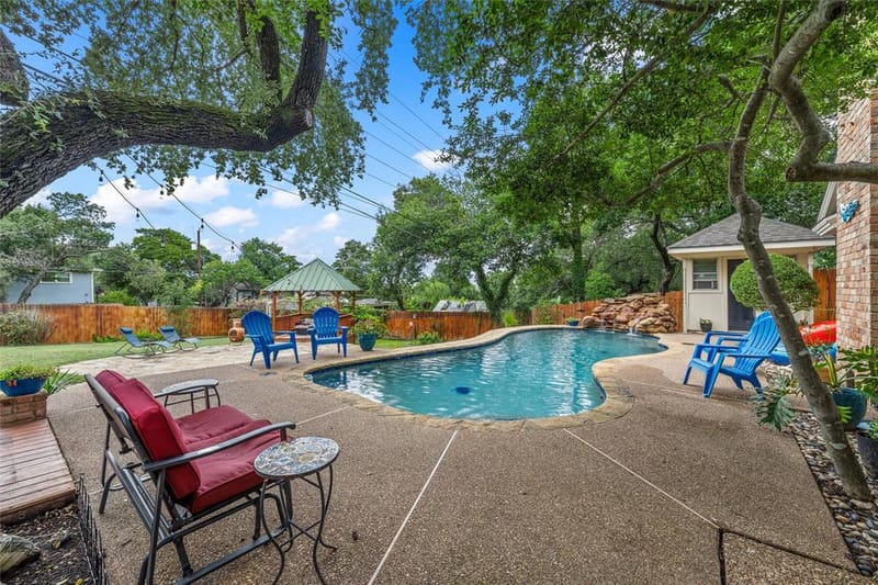 9913 Burgundy Lane, Woodway TX 76712 - Photo 25