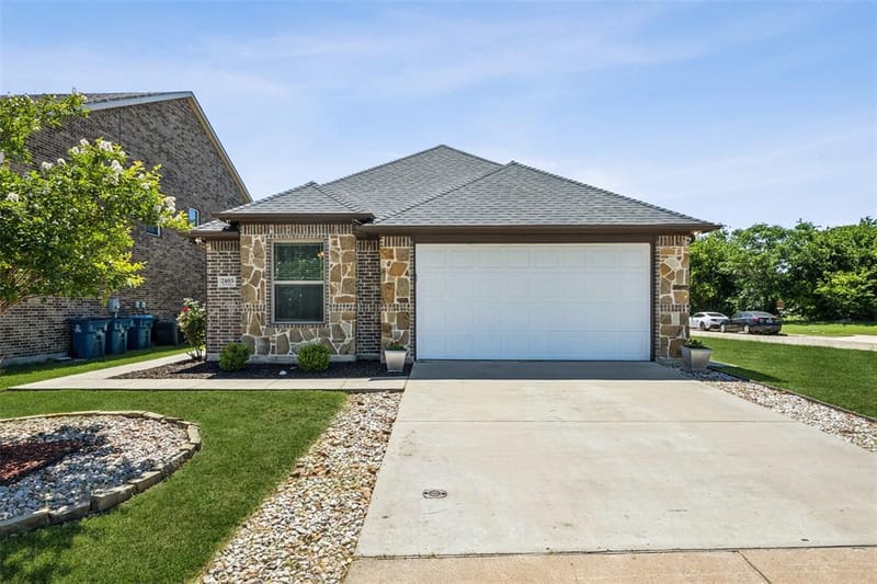 2405 La Costa Drive, Rowlett TX 75088 - Photo 2