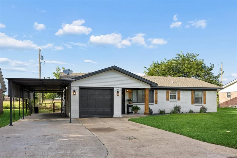 104 E Oak Street, Gunter TX 75058 - Photo 3