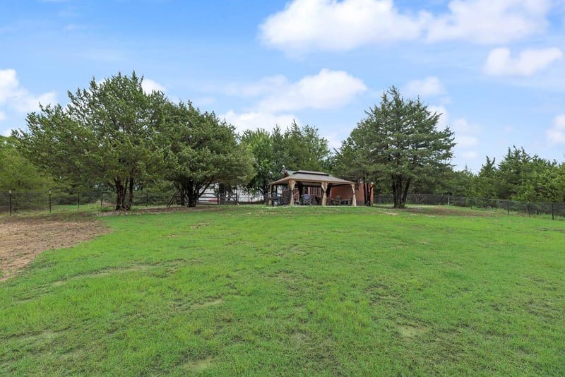 1070 County Road 3030, Bonham TX 75418 - Photo 30