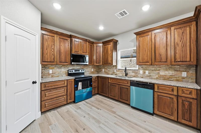 308 Lewis Street, Cleburne TX 76031 - Photo 6