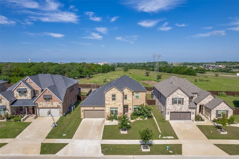 16931 Maple Bend Drive, Frisco TX 75035 - Photo 4