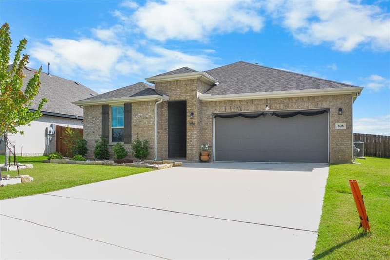 808 Jaguar Ridge, Godley TX 76044