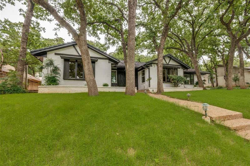 2117 Franklin Drive, Arlington TX 76011 - Photo 2