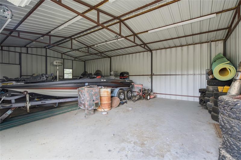 722 Three Skillet Road, Springtown TX 76082 - Photo 33