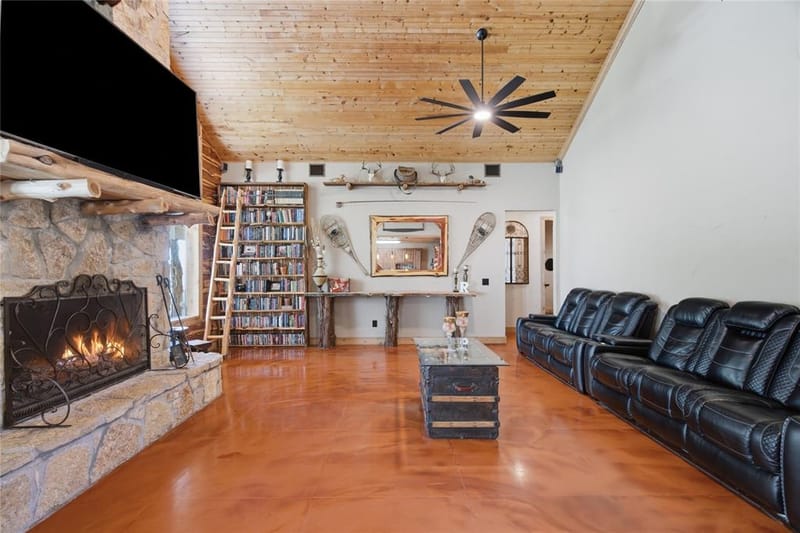722 Three Skillet Road, Springtown TX 76082 - Photo 14