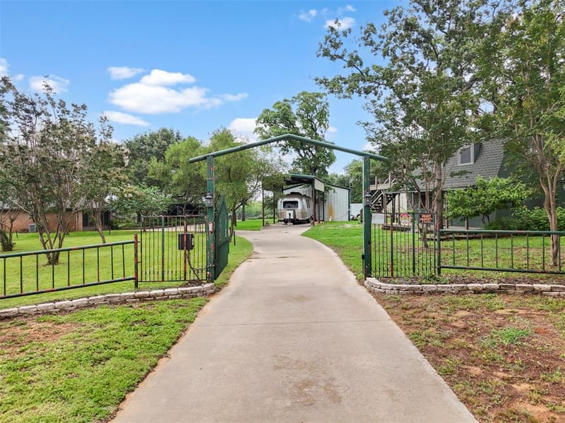 301 Ryan Avenue, Burleson TX 76028 - Photo 6