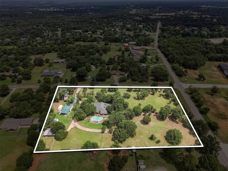 301 Ryan Avenue, Burleson TX 76028 - Photo 3