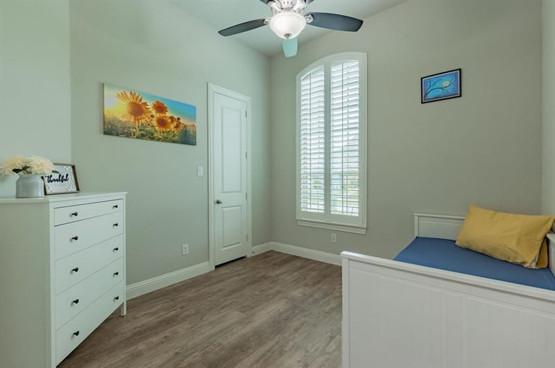 12163 Curry Creek Drive, Frisco TX 75035 - Photo 6