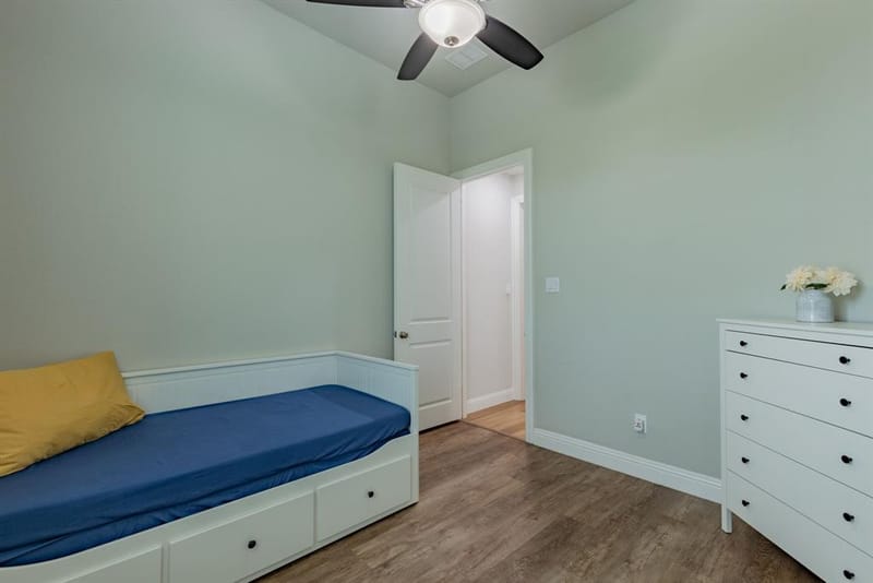 12163 Curry Creek Drive, Frisco TX 75035 - Photo 7