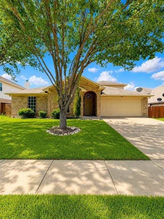 825 Forest Heights Drive, Fort Worth TX 76036 - Photo 2