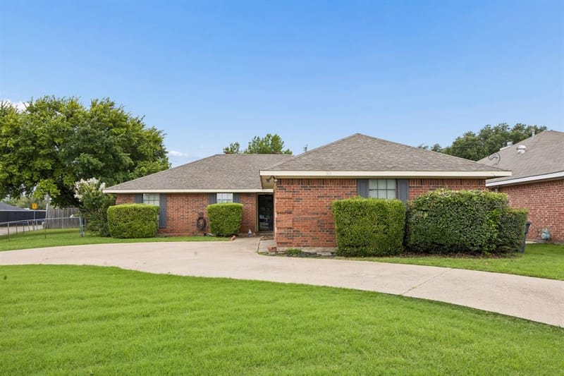 301 Southlake Drive, Forney TX 75126 - Photo 2