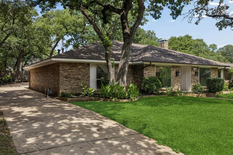1908 Scarlett Court, Arlington TX 76012 - Photo 2